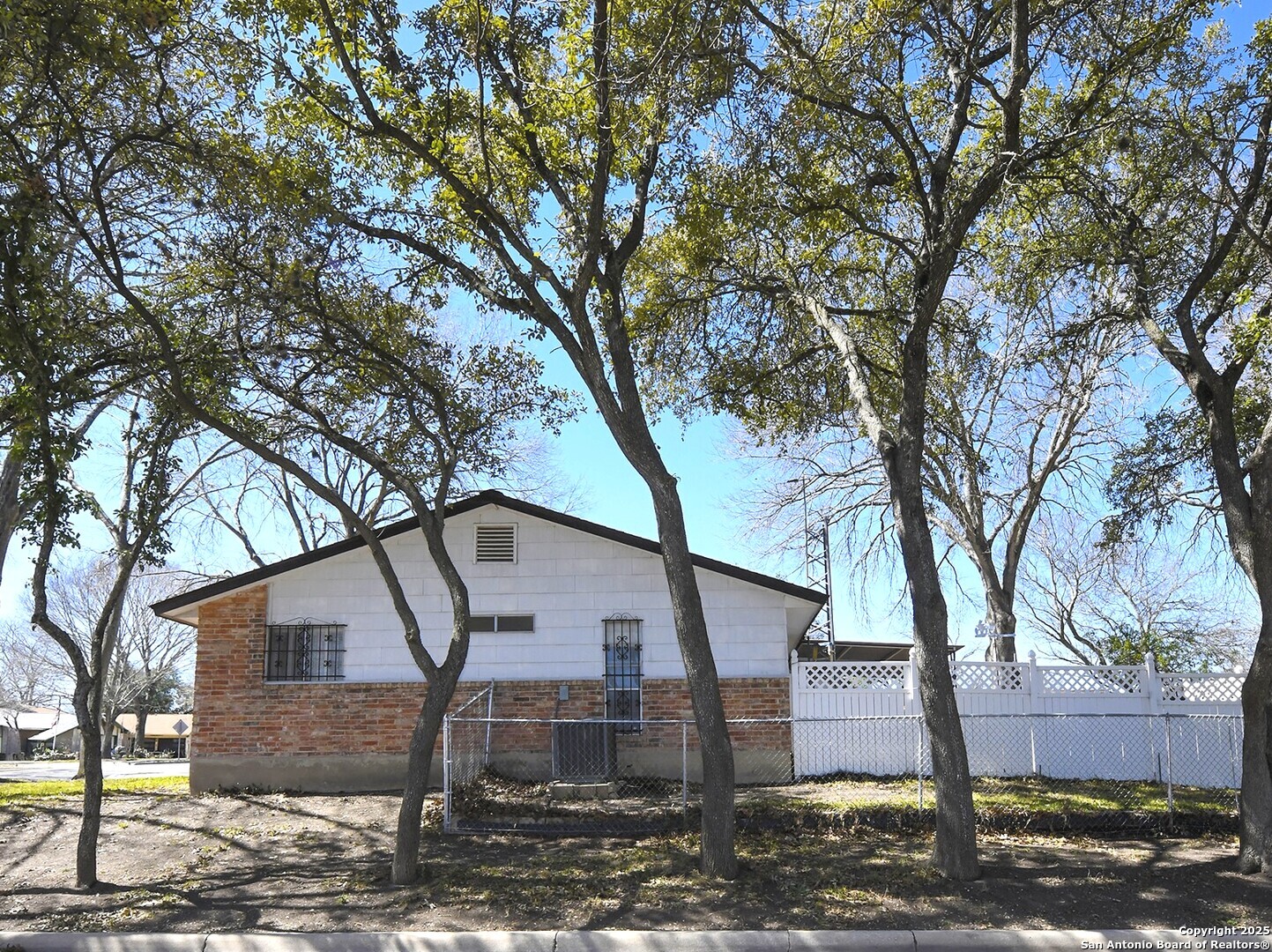 7545 Leafy Hollow