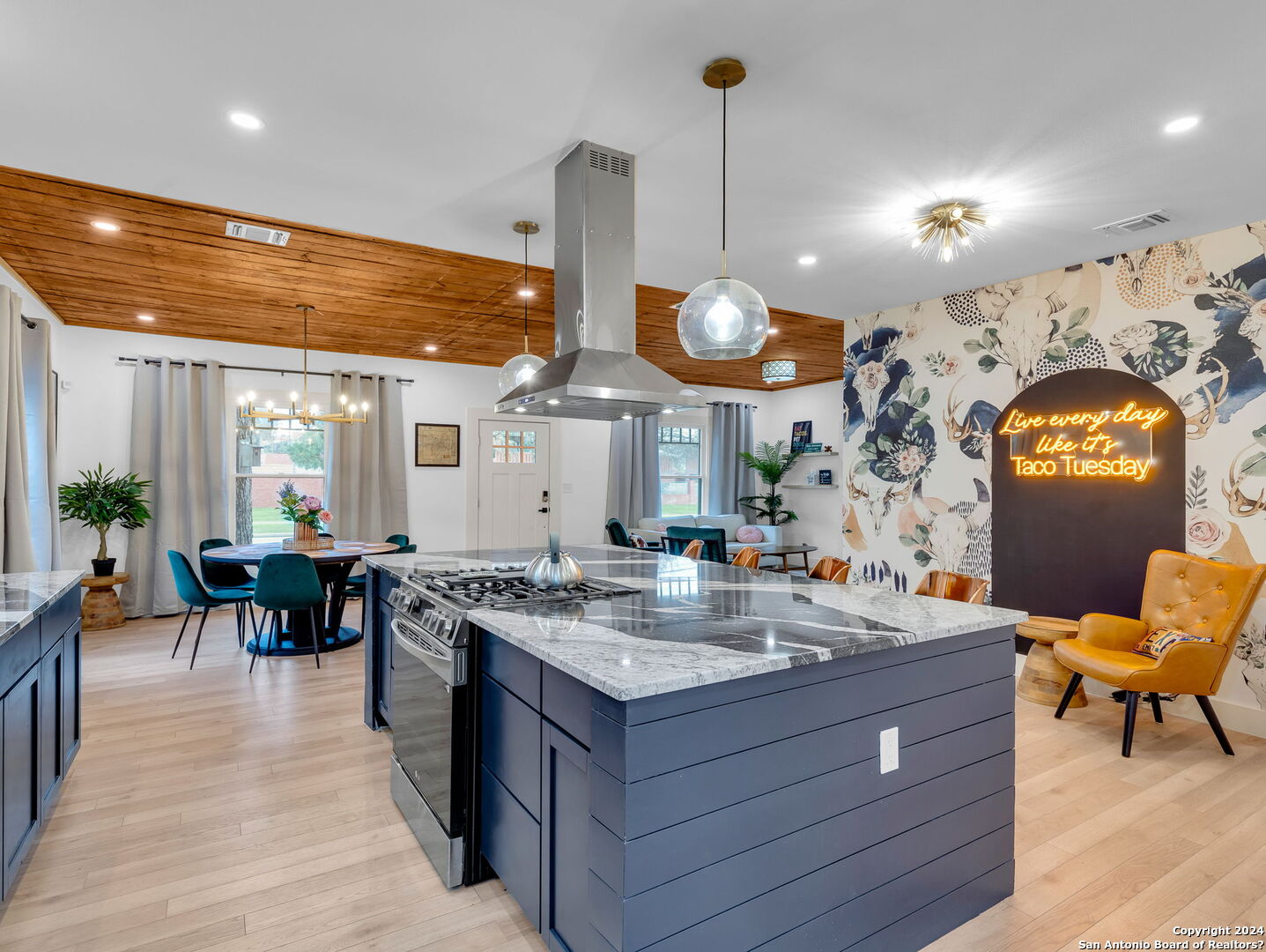 508 E Mulberry