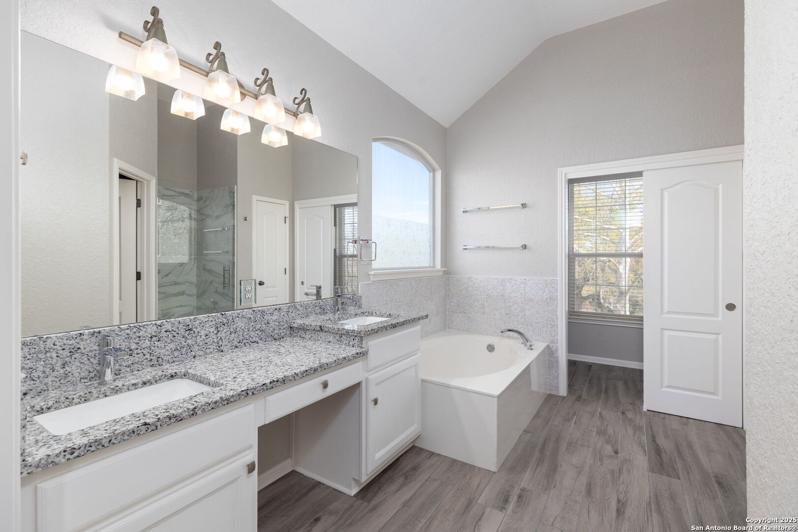 22407 Sierra Blanca