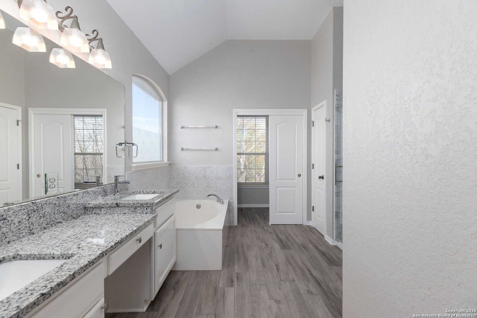 22407 Sierra Blanca