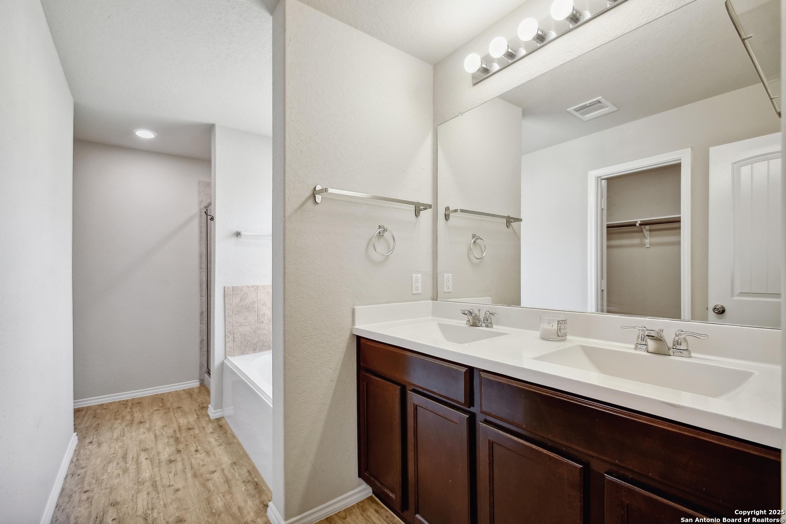 32108 Macey Oak