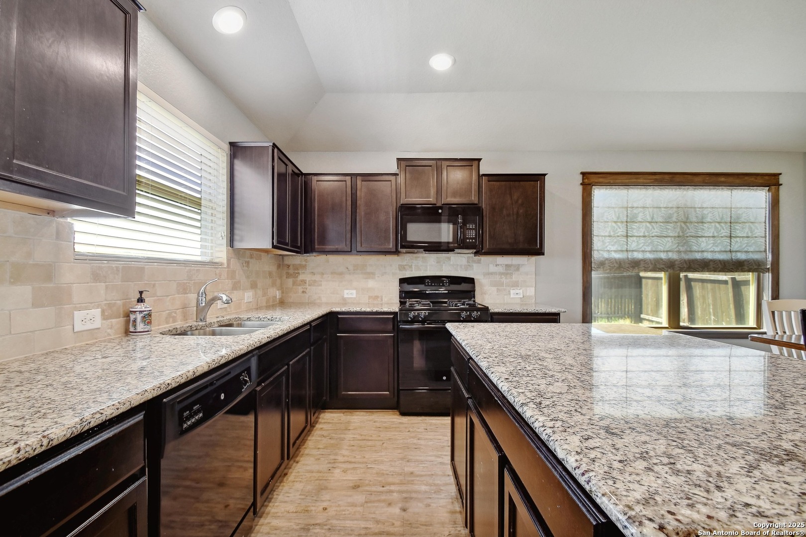 32108 Macey Oak