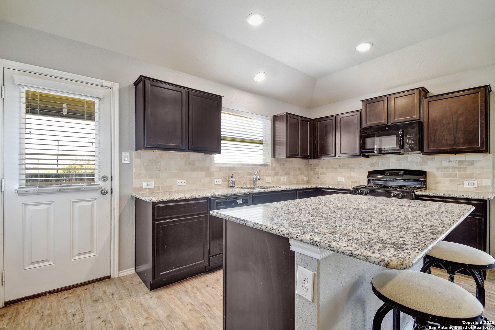 32108 Macey Oak