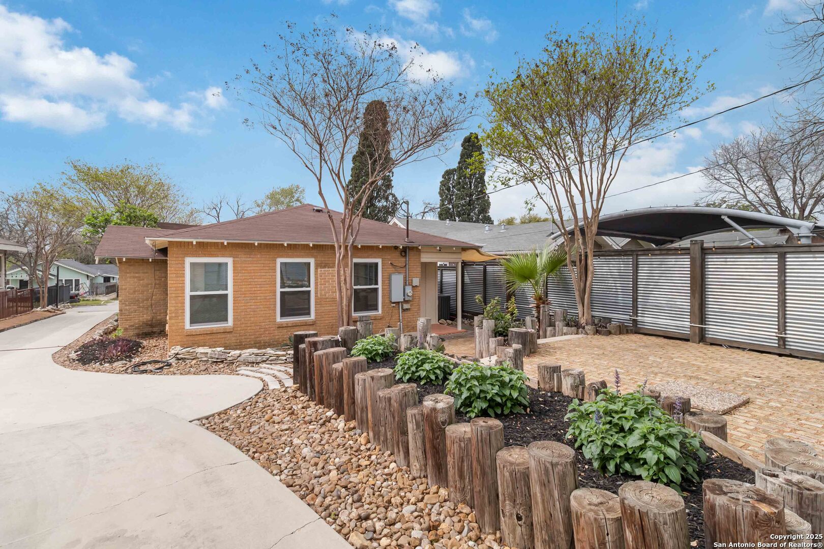 1235 Kayton Ave