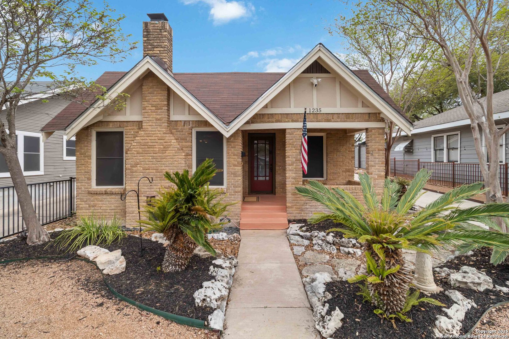 1235 Kayton Ave