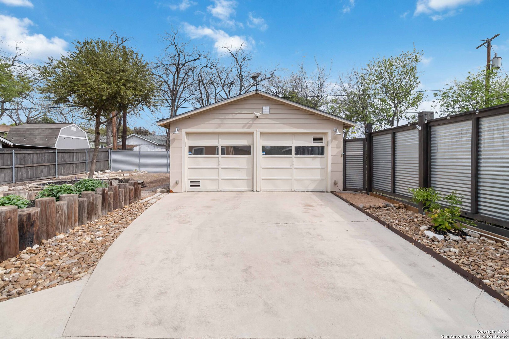 1235 Kayton Ave