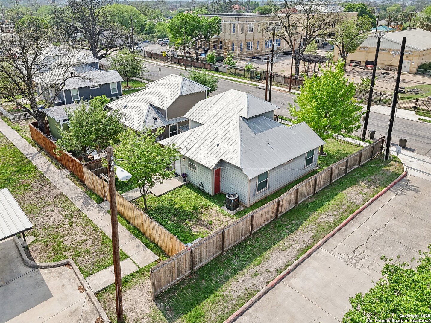 602 W Euclid