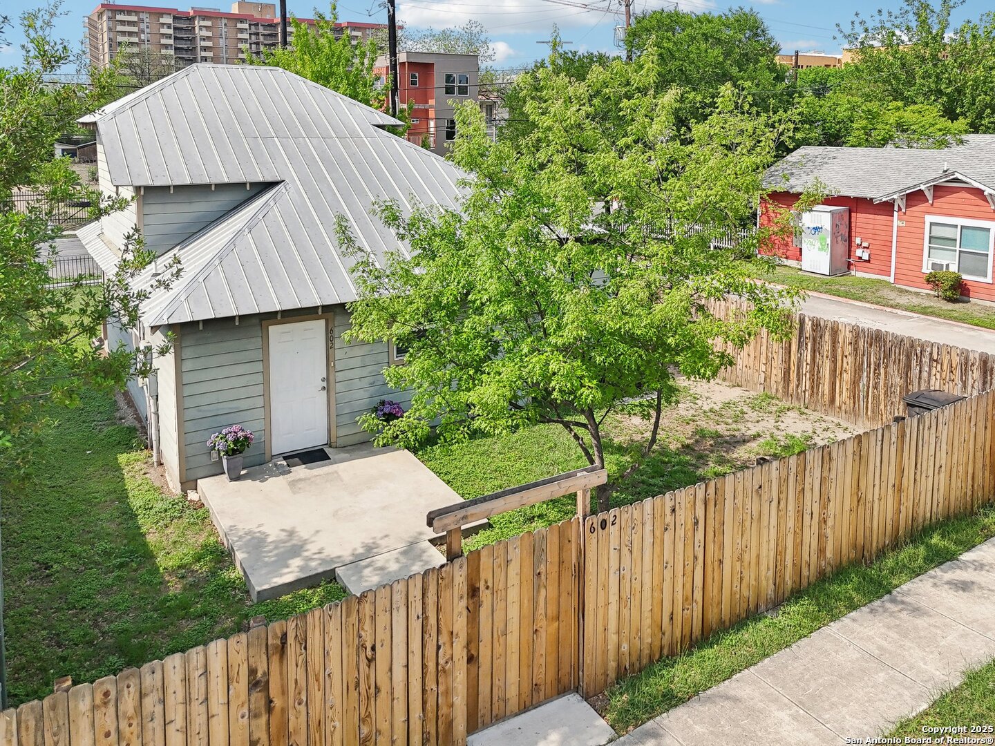 602 W Euclid