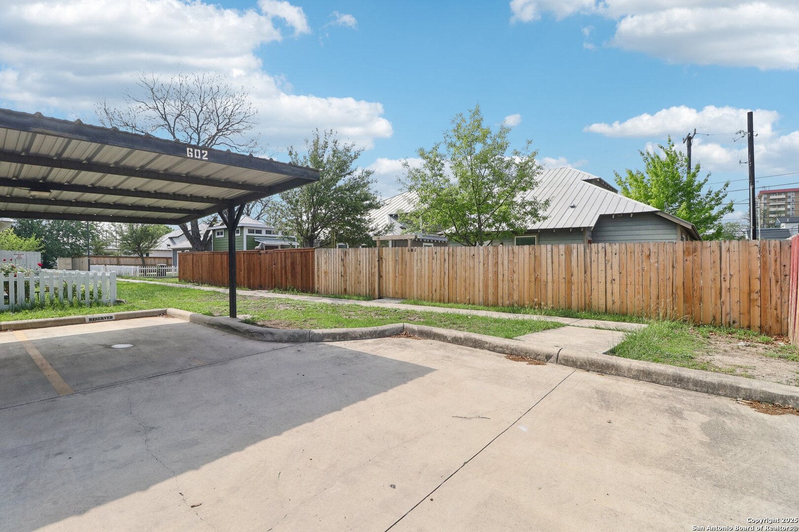 602 W Euclid