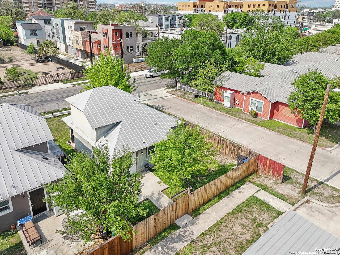 602 W Euclid