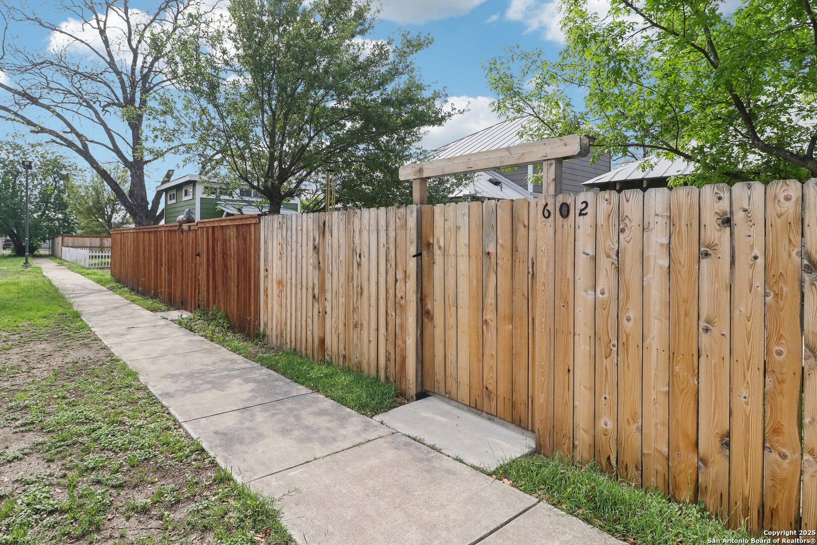 602 W Euclid
