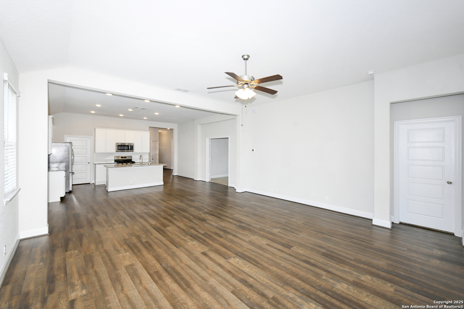 22126 Akin