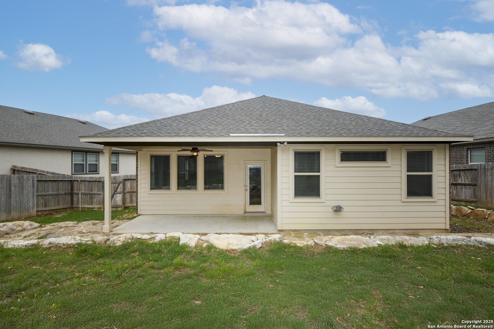 22126 Akin