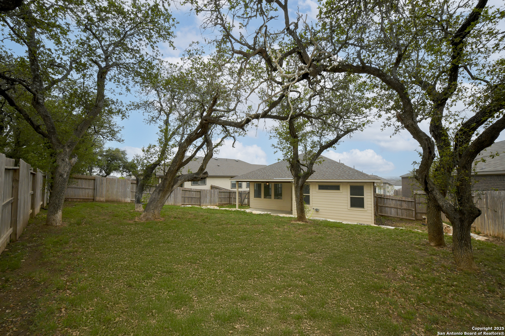 22126 Akin