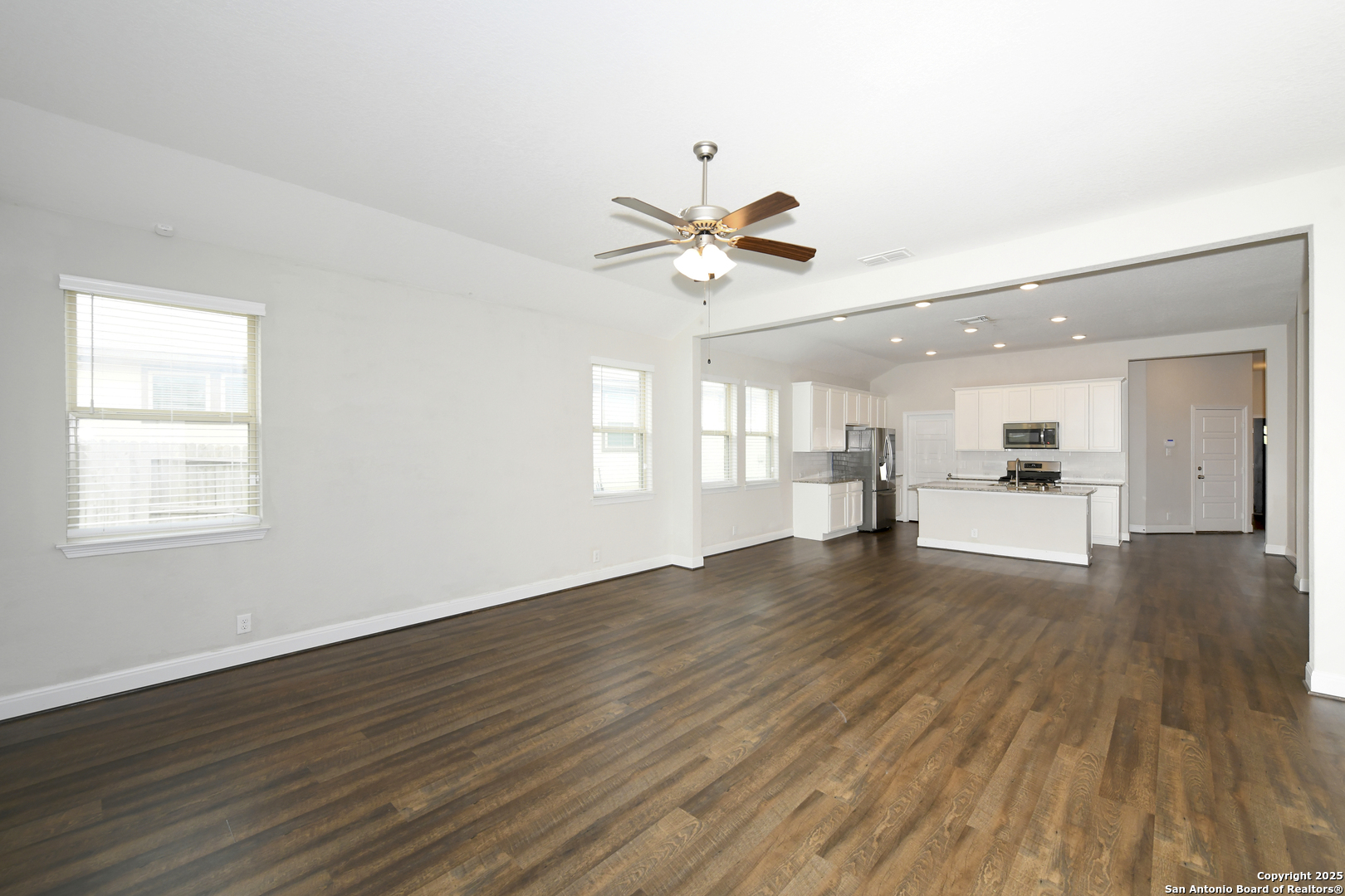 22126 Akin
