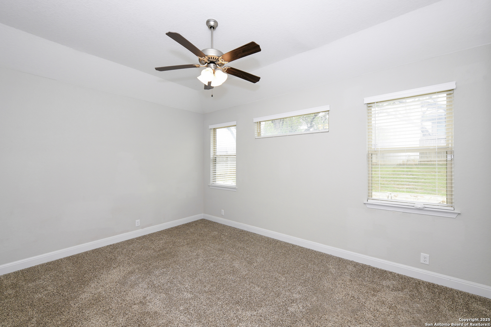 22126 Akin