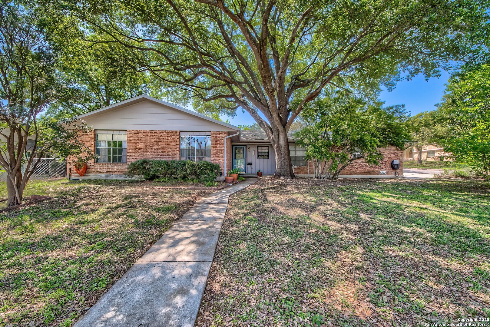 6022 Clearbrook