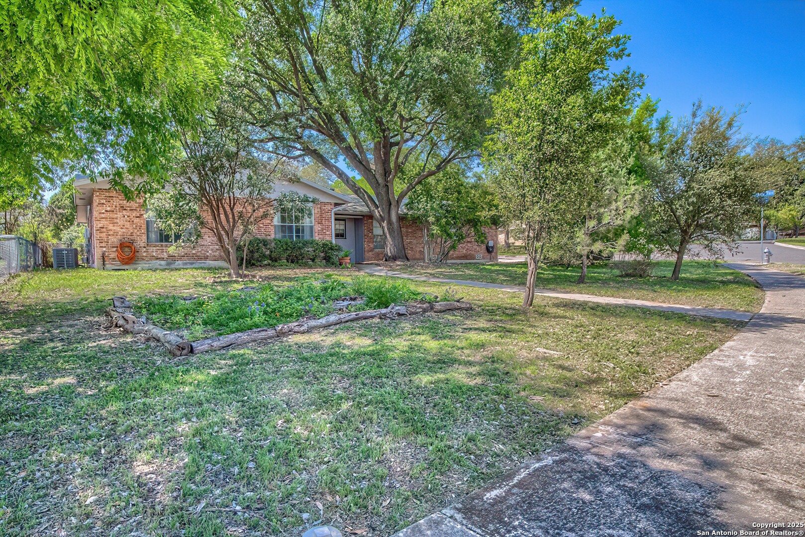 6022 Clearbrook