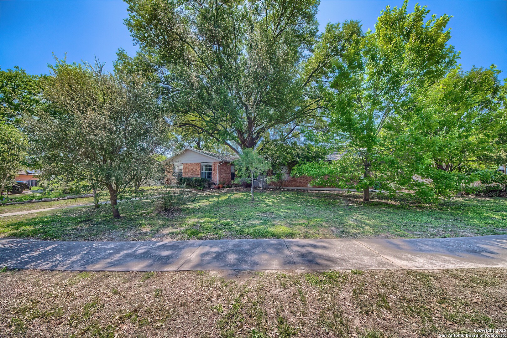 6022 Clearbrook