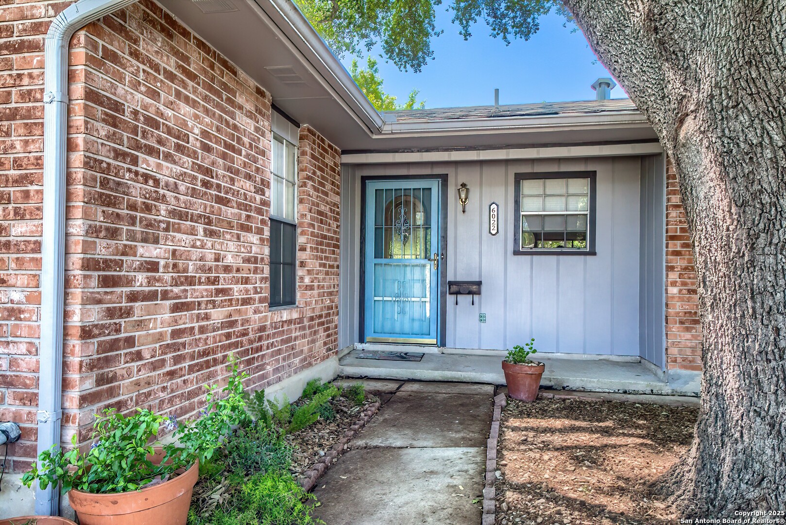 6022 Clearbrook