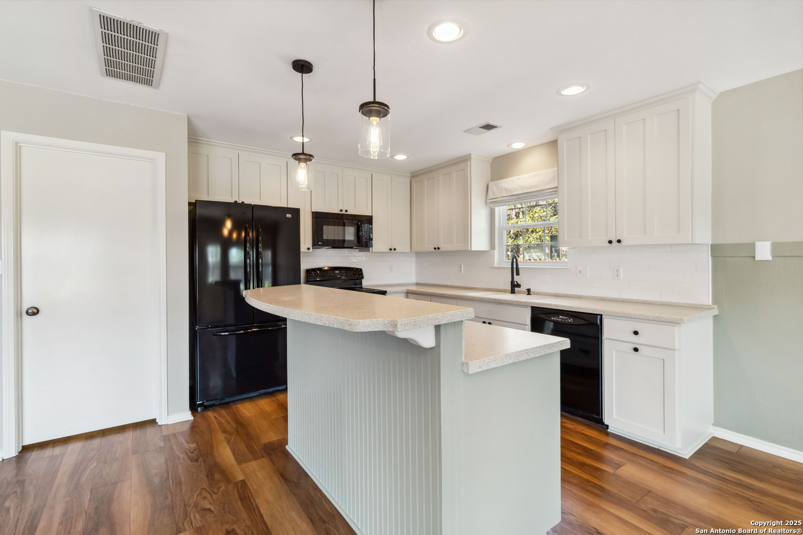 3528 Hamilton Pl