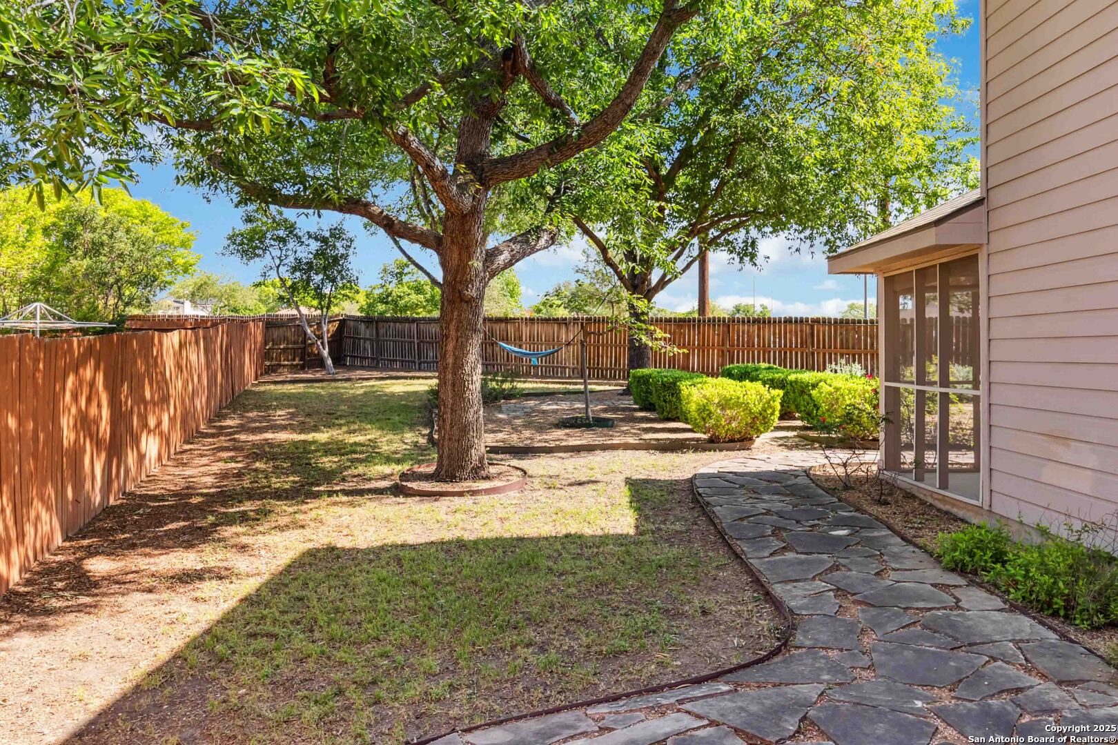 3528 Hamilton Pl