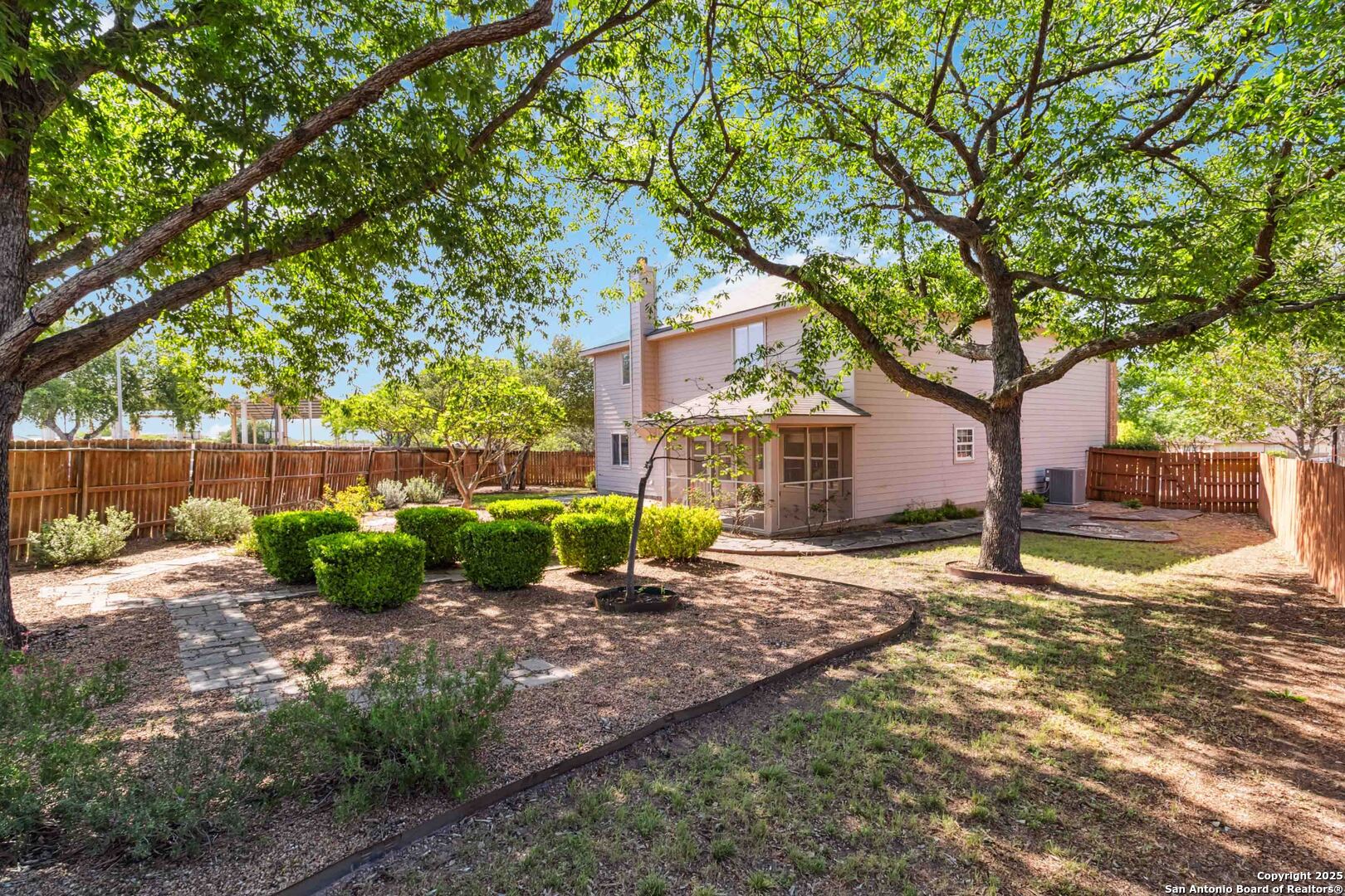 3528 Hamilton Pl