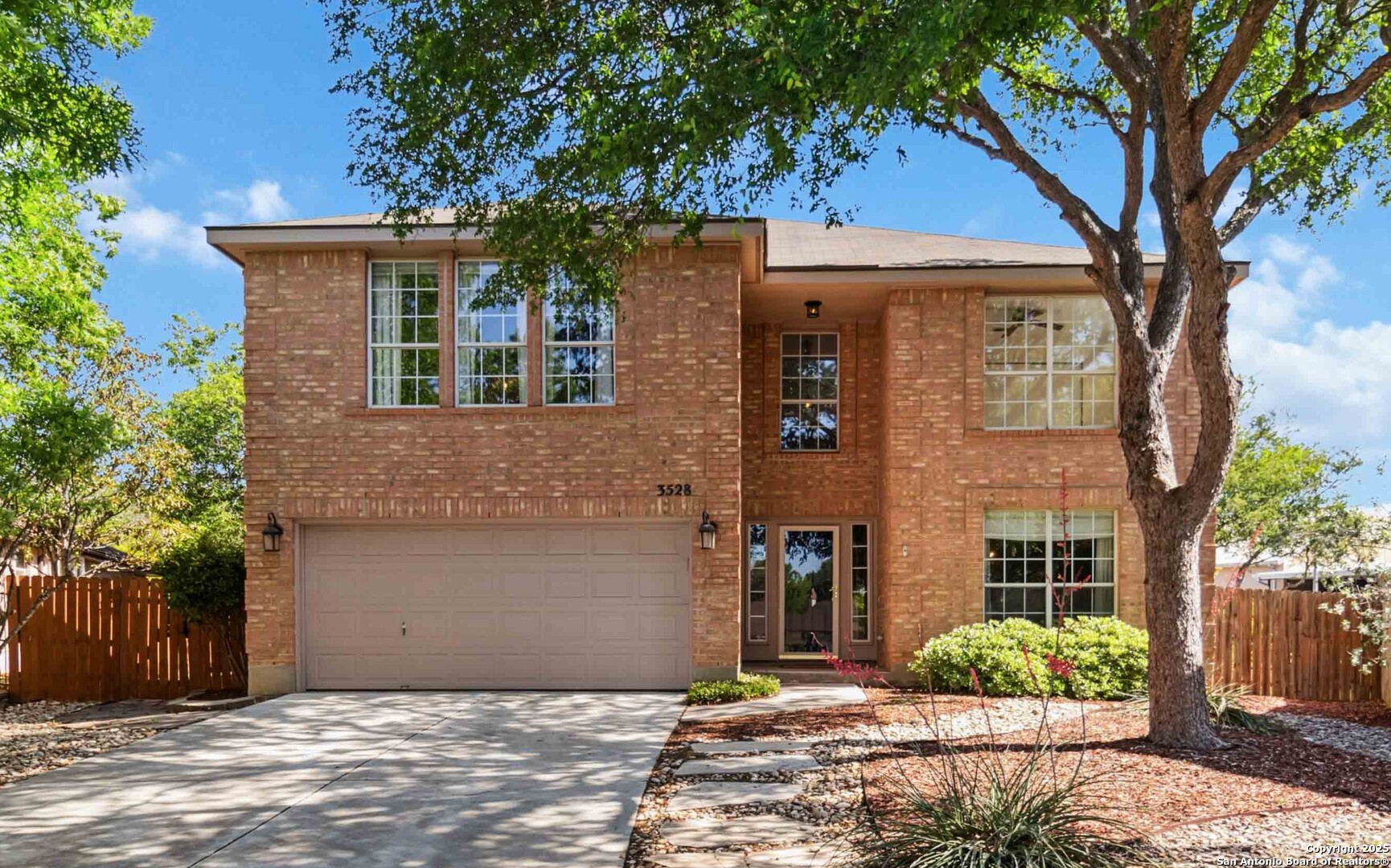 3528 Hamilton Pl