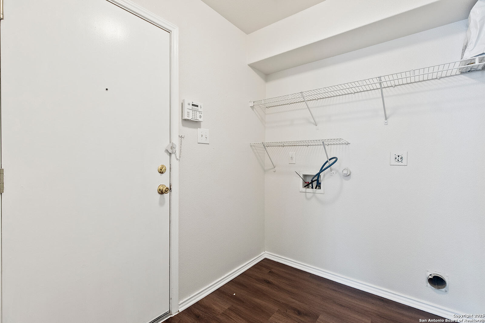 6523 Dancing Court