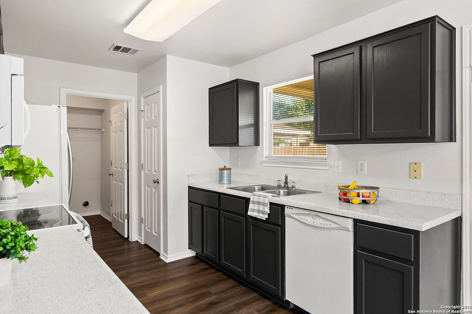 6523 Dancing Court