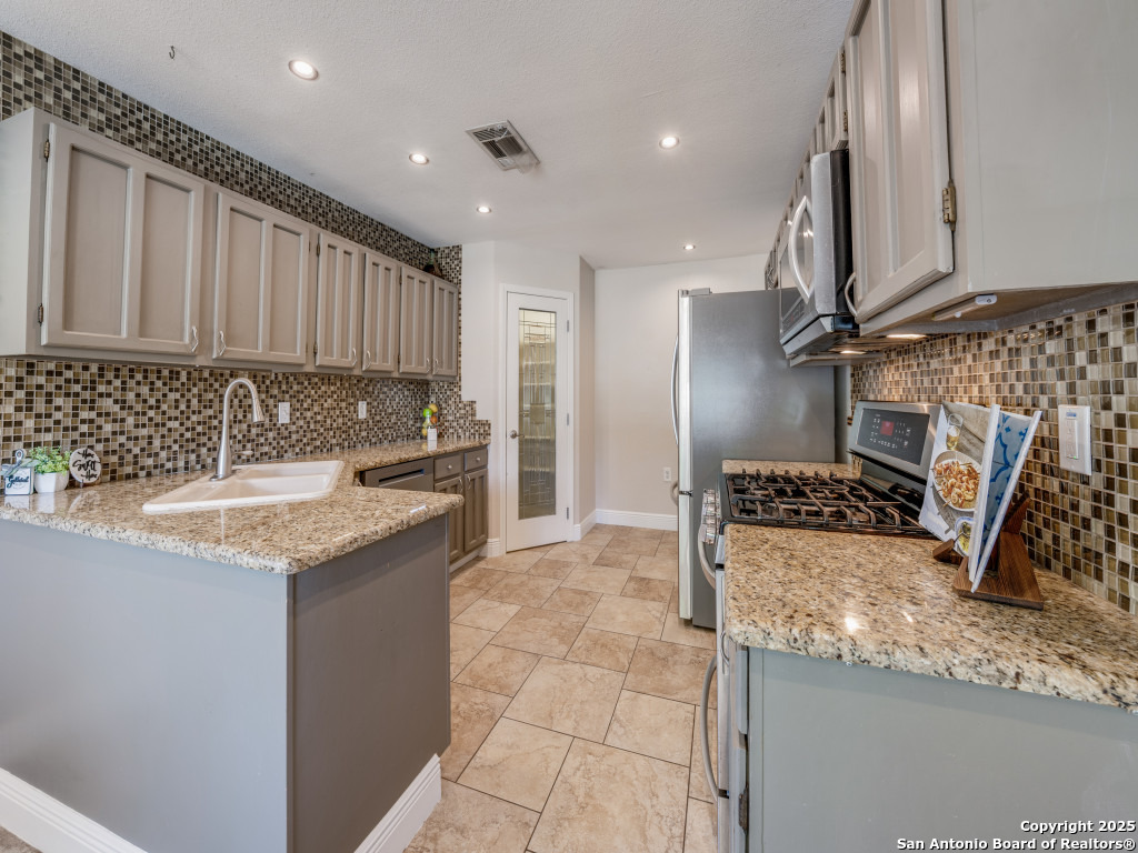6231 Fox Creek