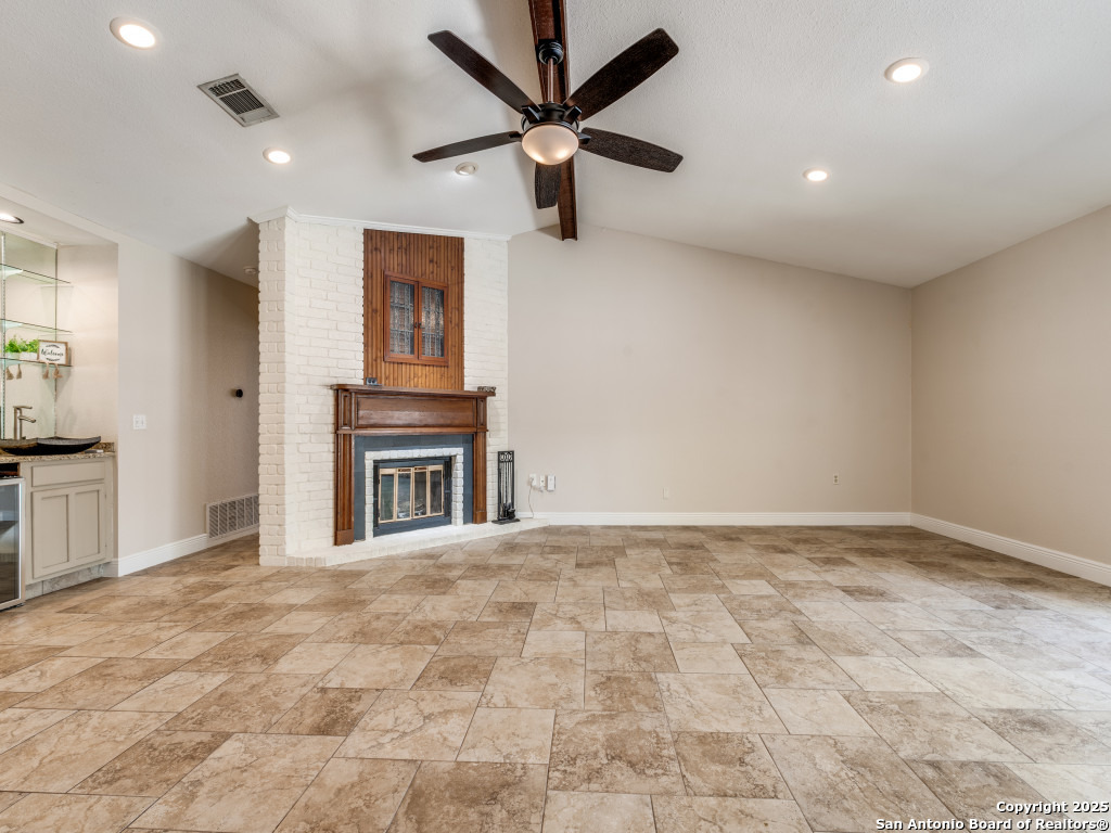6231 Fox Creek