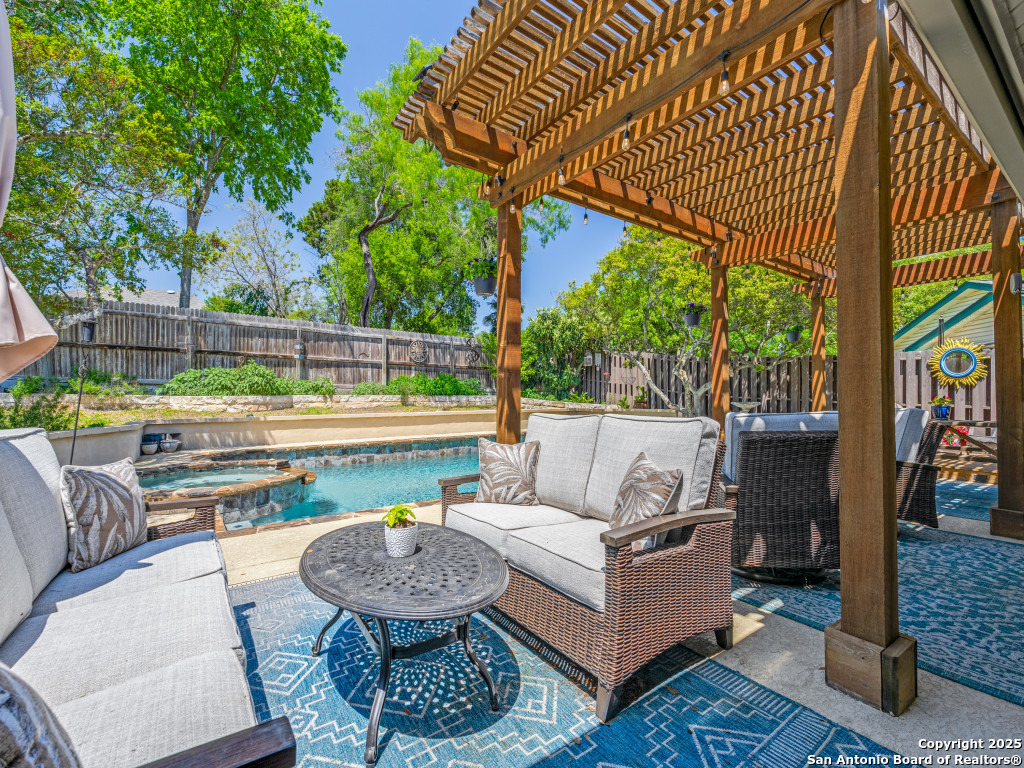 6231 Fox Creek