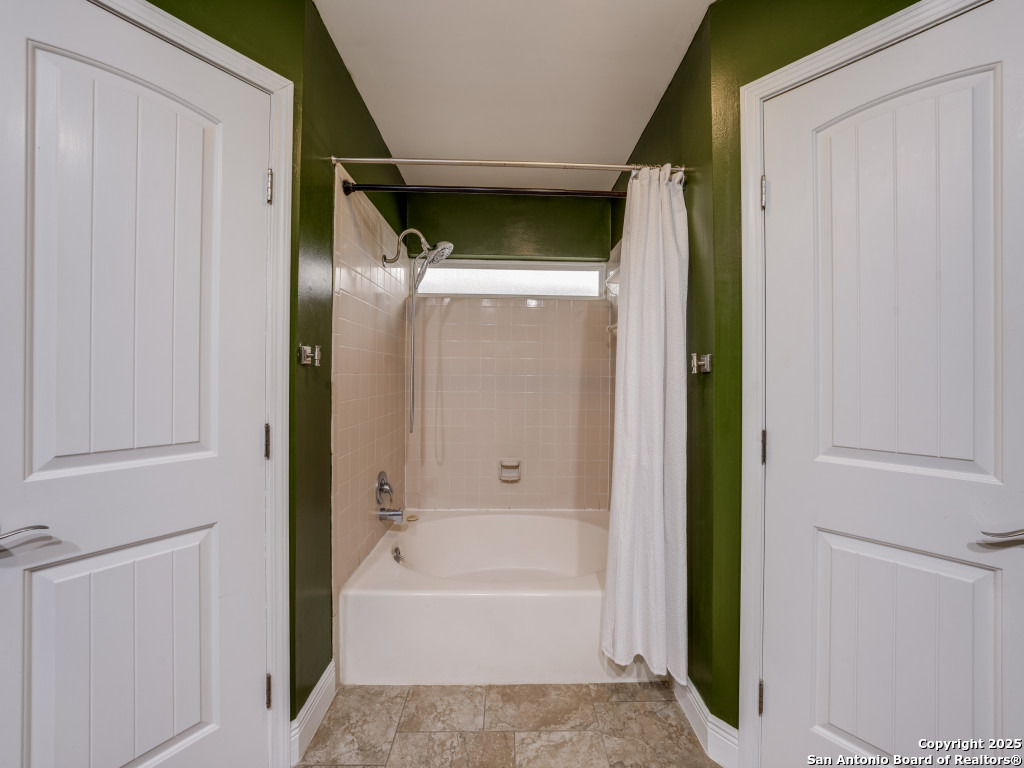 6231 Fox Creek