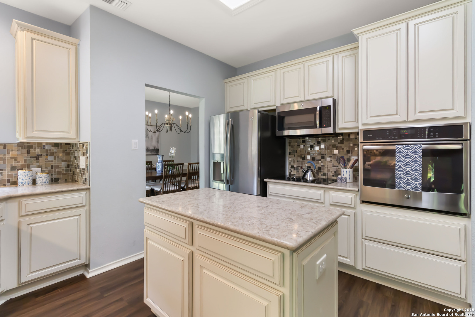 2527 Ashton Village
