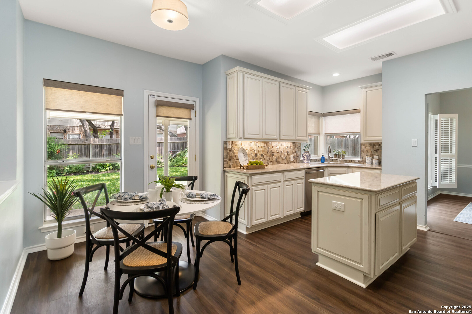 2527 Ashton Village
