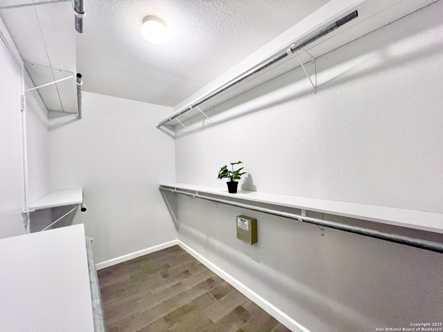 5807 BARTON HOLLOW