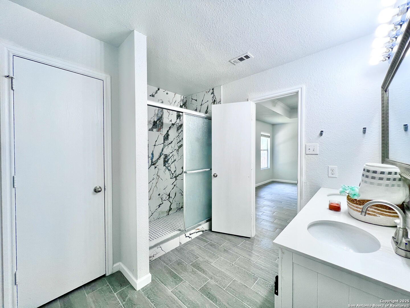 5807 BARTON HOLLOW
