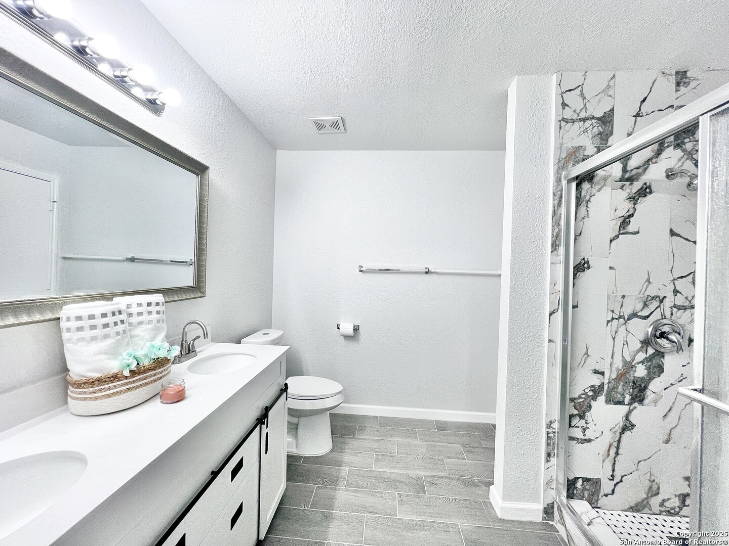 5807 BARTON HOLLOW