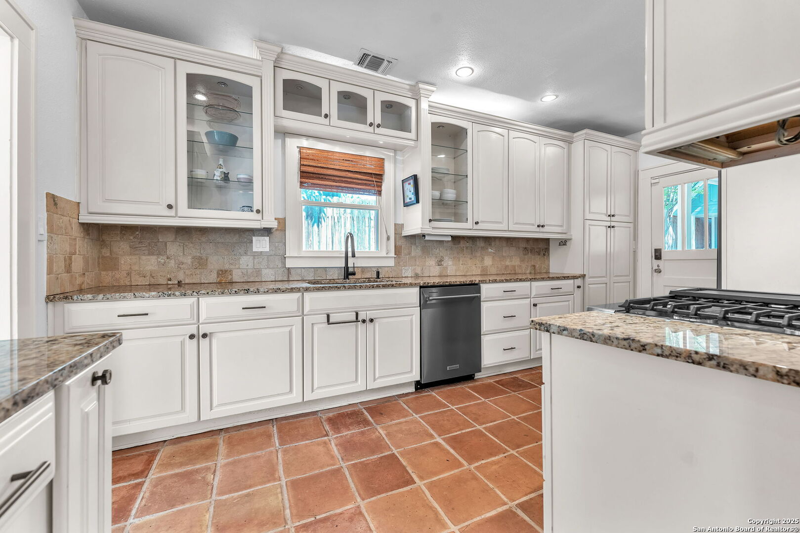 323 Cloverleaf Ave