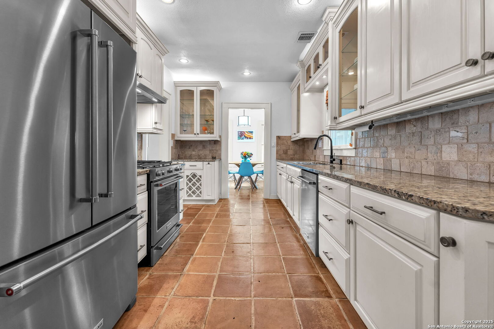 323 Cloverleaf Ave
