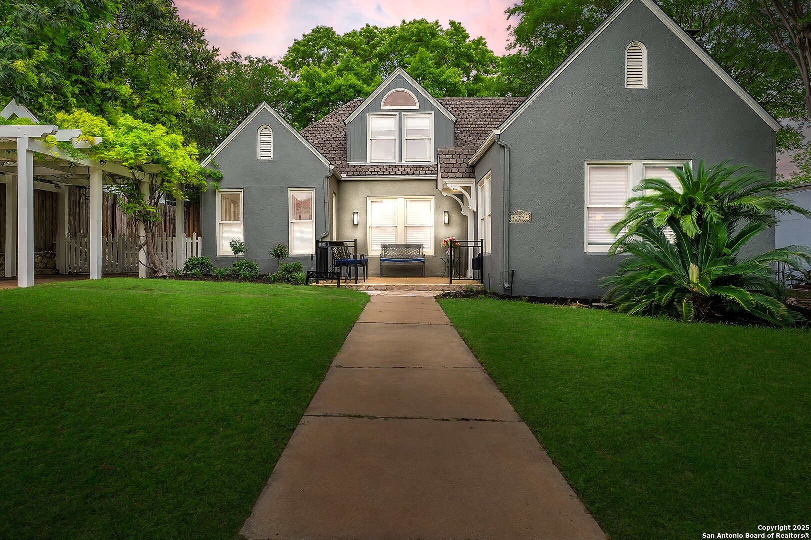 323 Cloverleaf Ave