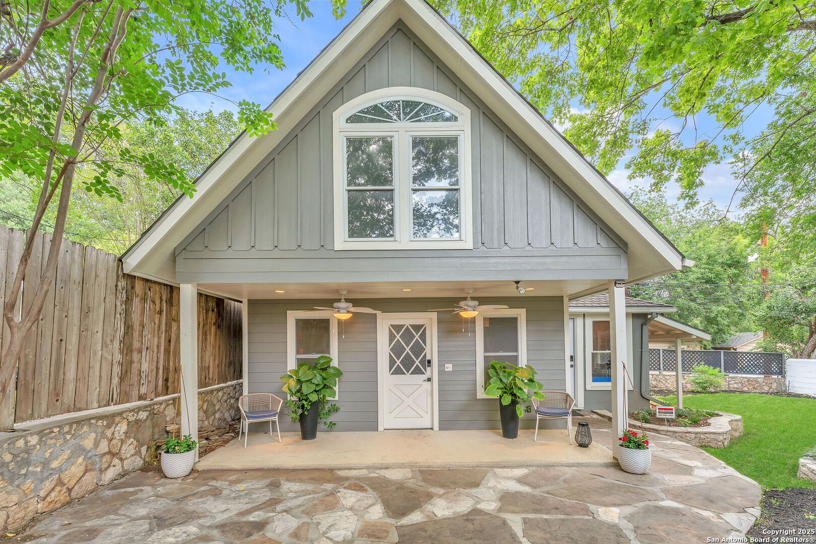 323 Cloverleaf Ave