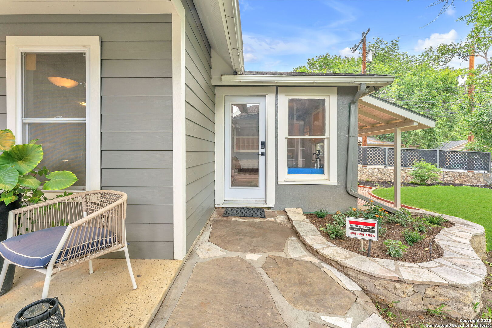 323 Cloverleaf Ave