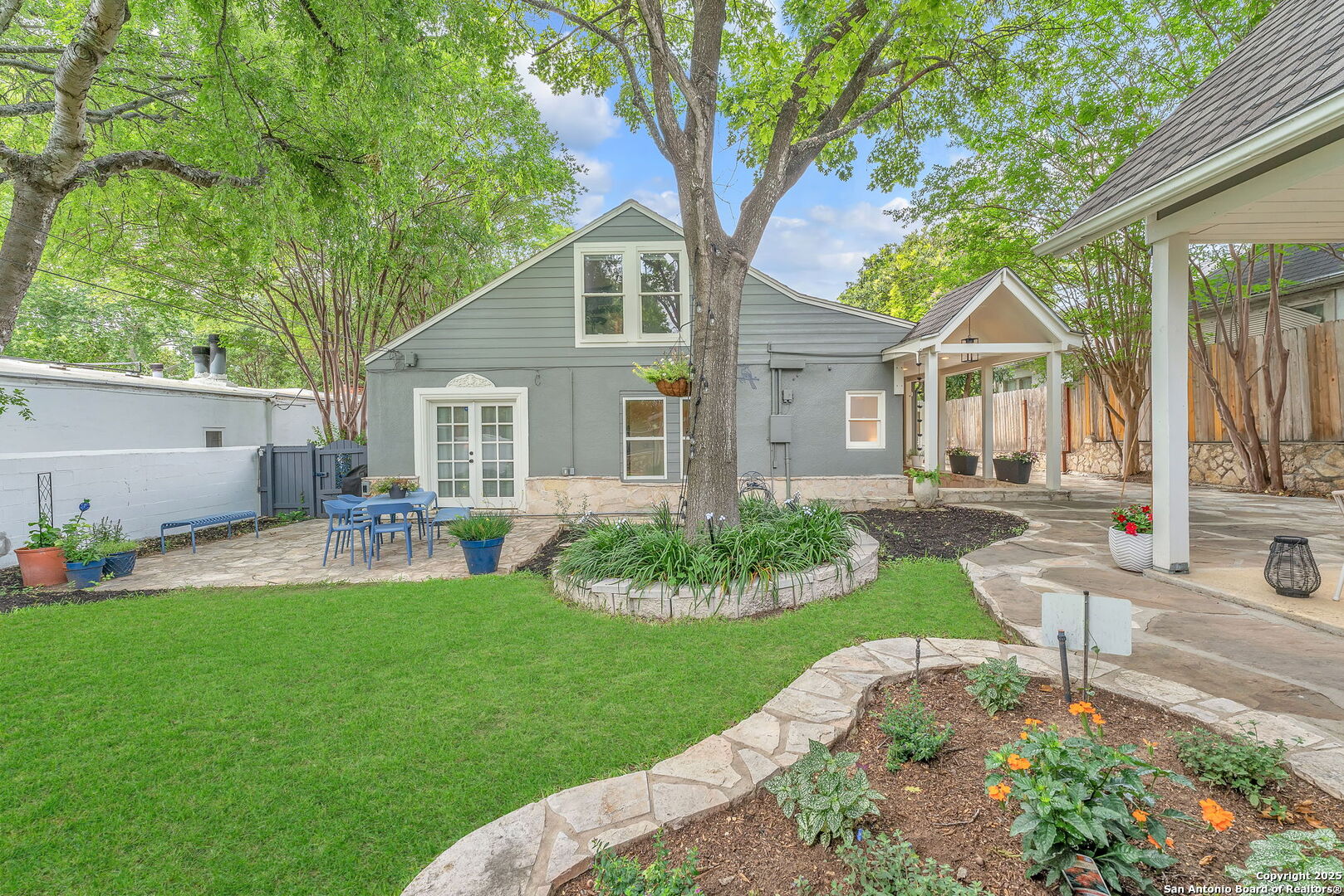 323 Cloverleaf Ave