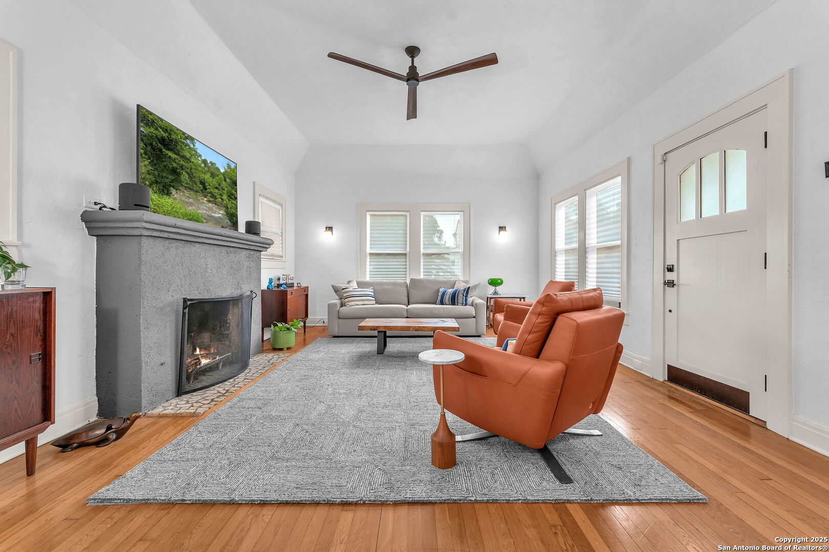 323 Cloverleaf Ave
