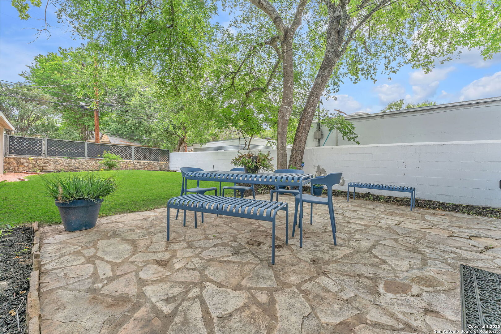 323 Cloverleaf Ave