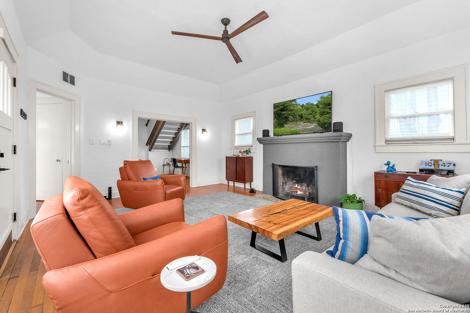 323 Cloverleaf Ave