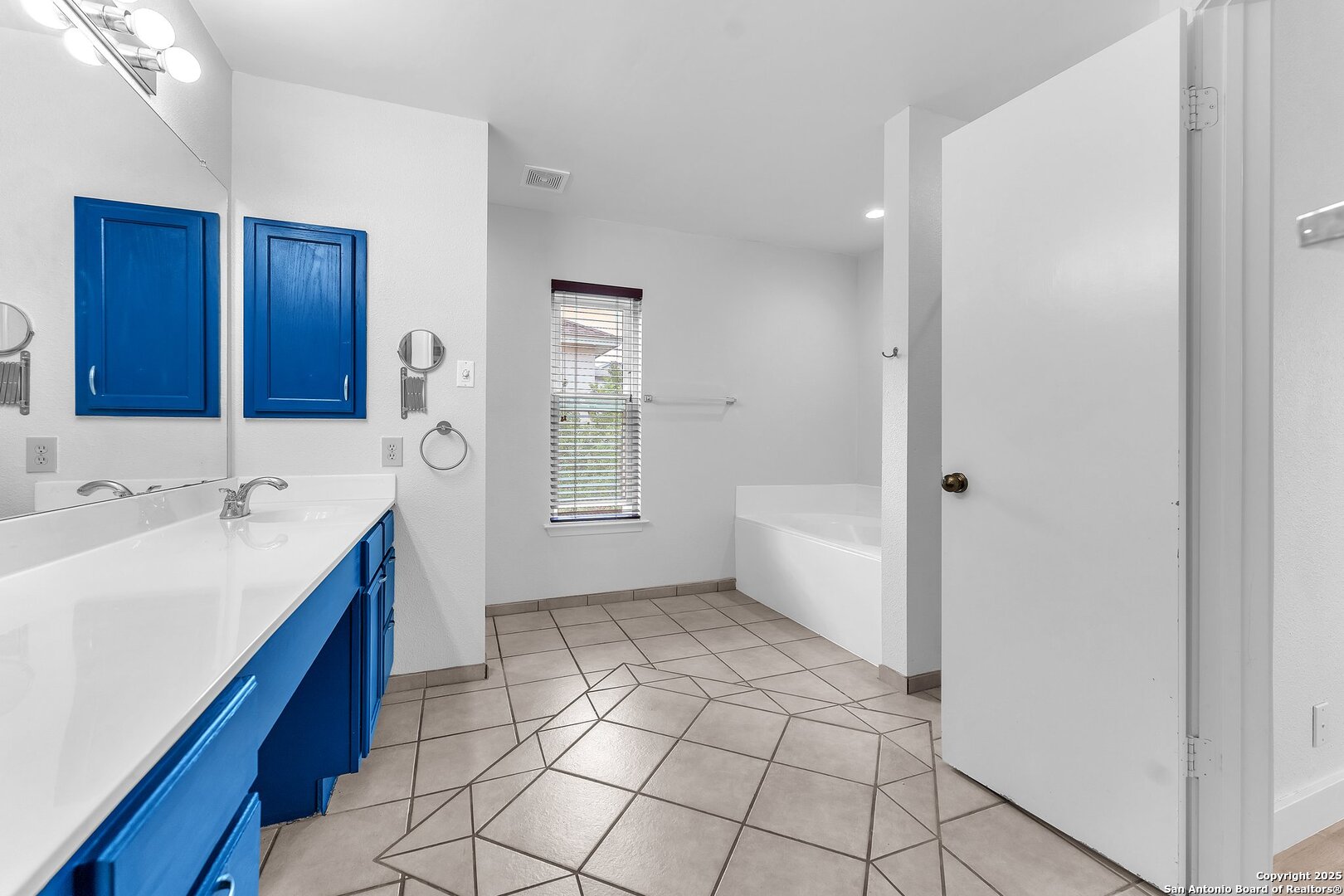 18606 Paloma Wood