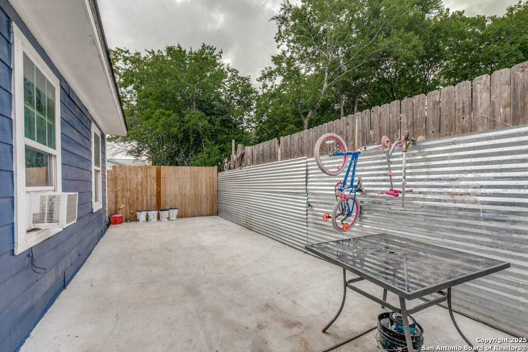 113 Chico Alley